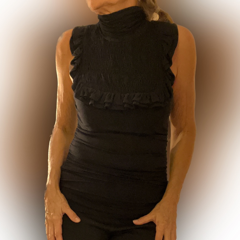 Arden B sleeveless stylish turtleneck, key hole back Size M